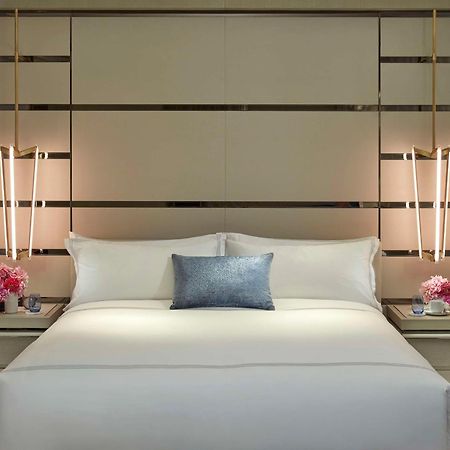 Hotel Crown Towers Sydney Exteriér fotografie A bedroom at The Ritz-Carlton, Dubai
