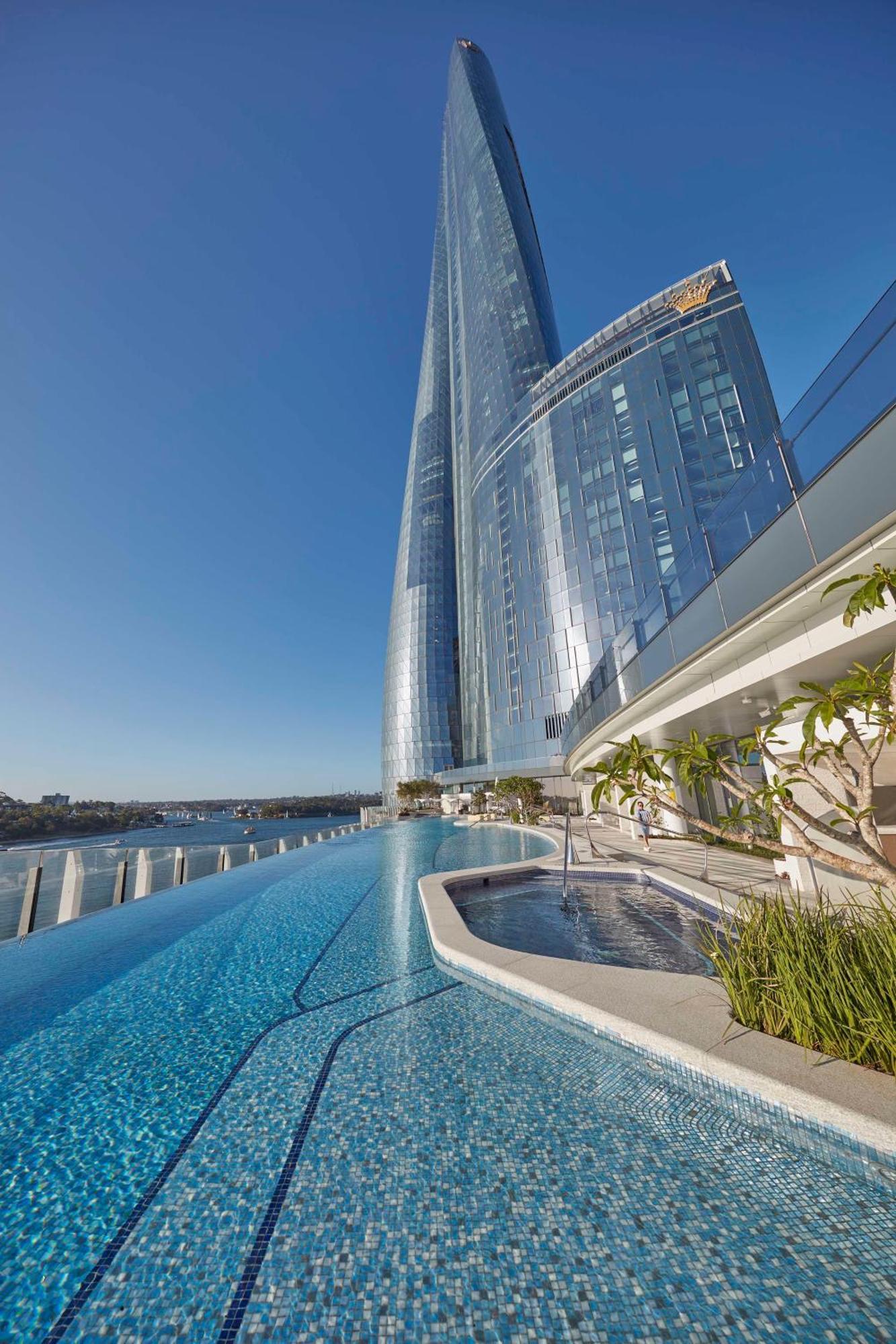 Hotel Crown Towers Sydney Exteriér fotografie The pool at the top of the tower